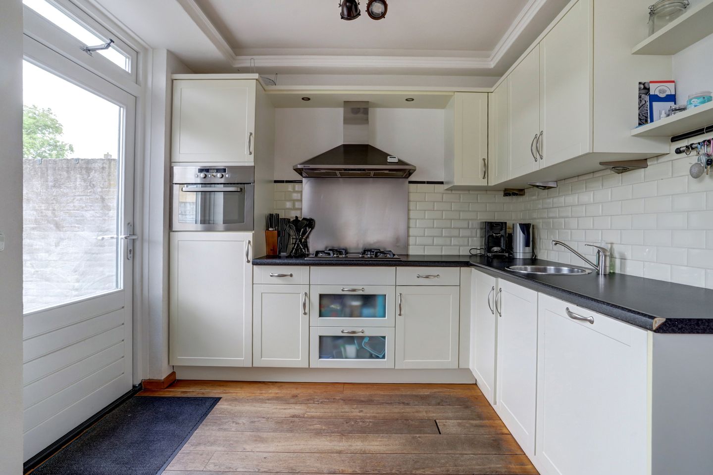 Photo 10 of Hugo van der Goesstraat 16