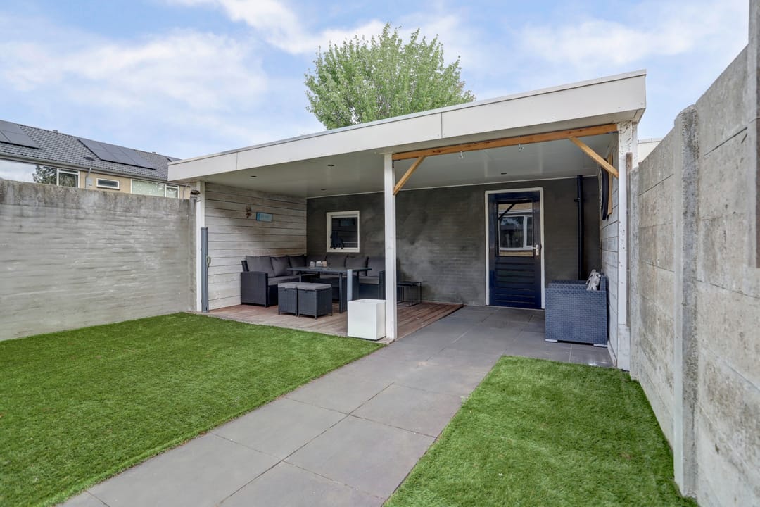 Photo 23 of Hugo van der Goesstraat 16