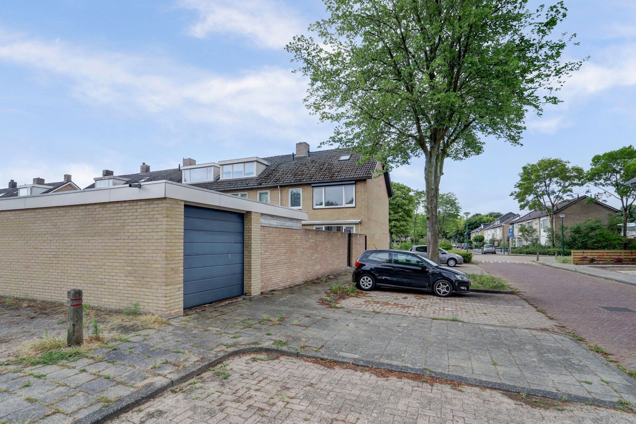 Photo 27 of Hugo van der Goesstraat 16