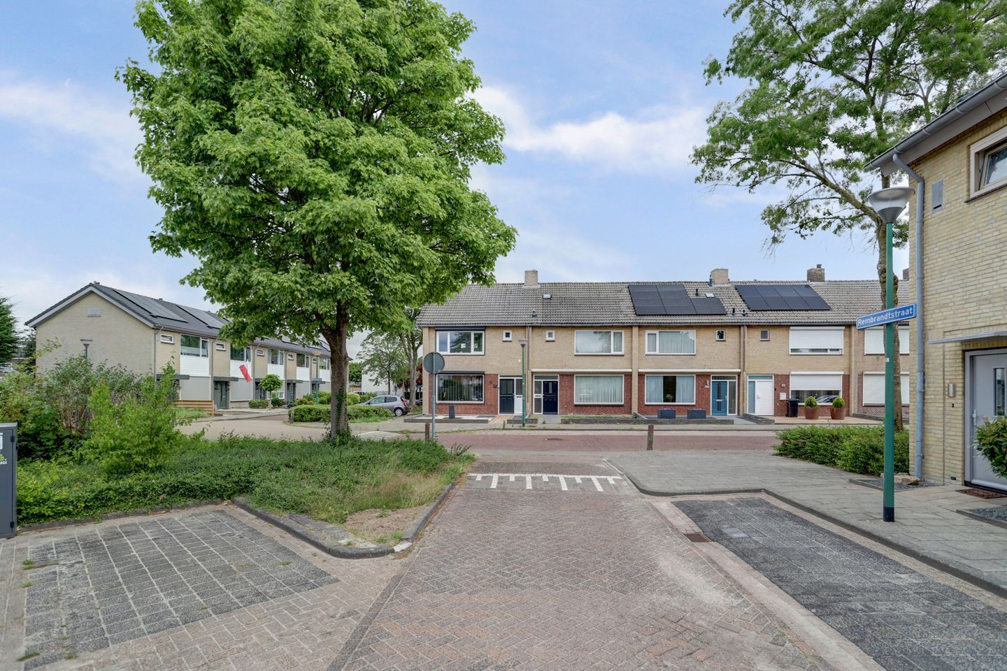 Photo 29 of Hugo van der Goesstraat 16