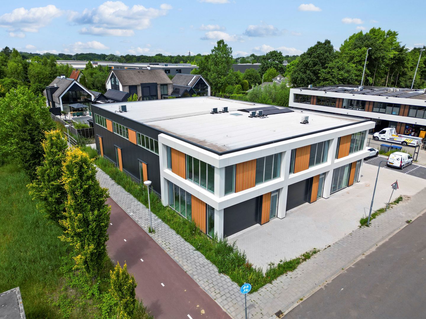 View photo 2 of Plantageweg 19