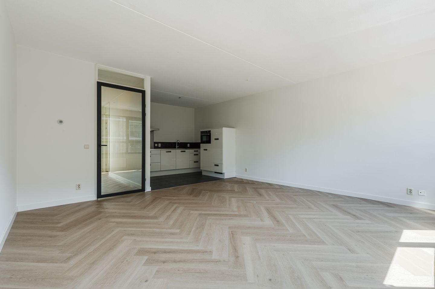 Photo 10 of Derkinderenstraat 126