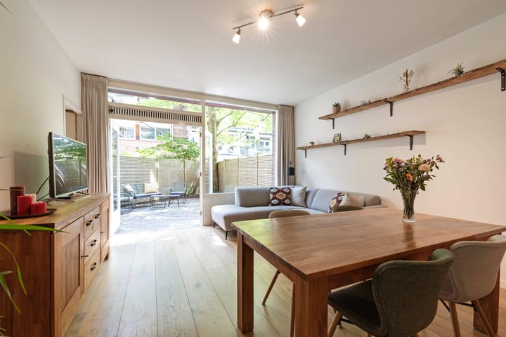 Foto 1 van Preangerstraat 1