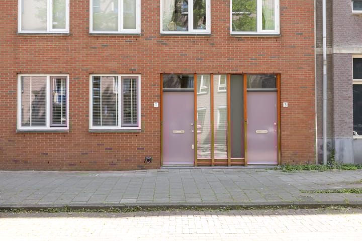 Foto 5 van Preangerstraat 1