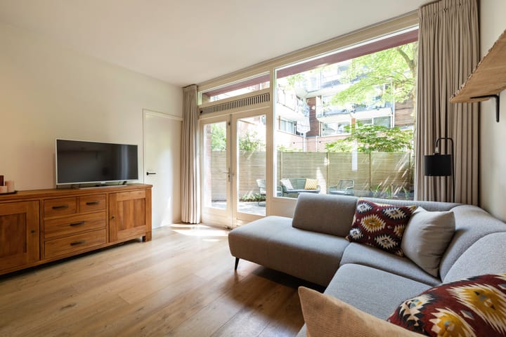 Foto 8 van Preangerstraat 1