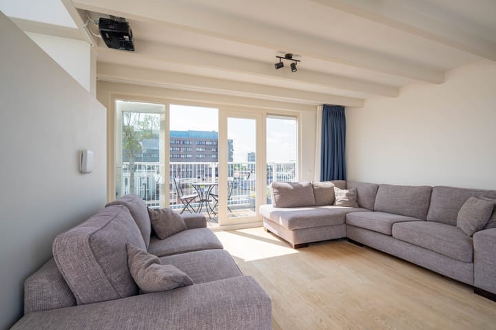 Foto 25 van Tilanusstraat 77-5