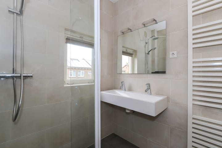 Foto 16 van Professor Regoutstraat 7