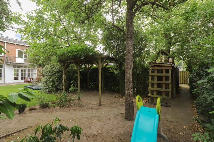 Foto 46 van Professor Regoutstraat 7