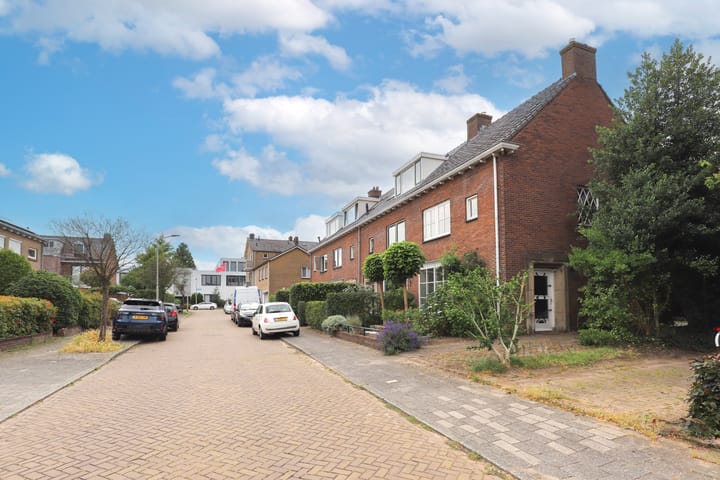 Foto 55 van Professor Regoutstraat 7