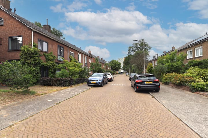 Foto 56 van Professor Regoutstraat 7