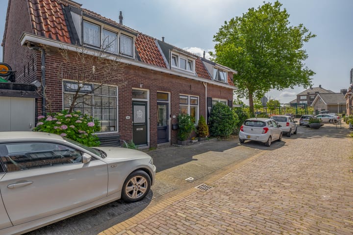 Photo 11 of Alexanderstraat 8
