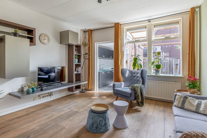 Photo 17 of Alexanderstraat 8