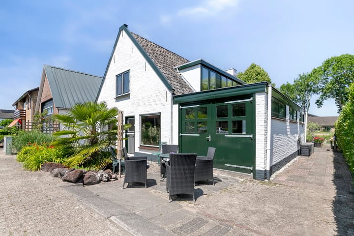 Foto 2 van Barwoutswaarder 96