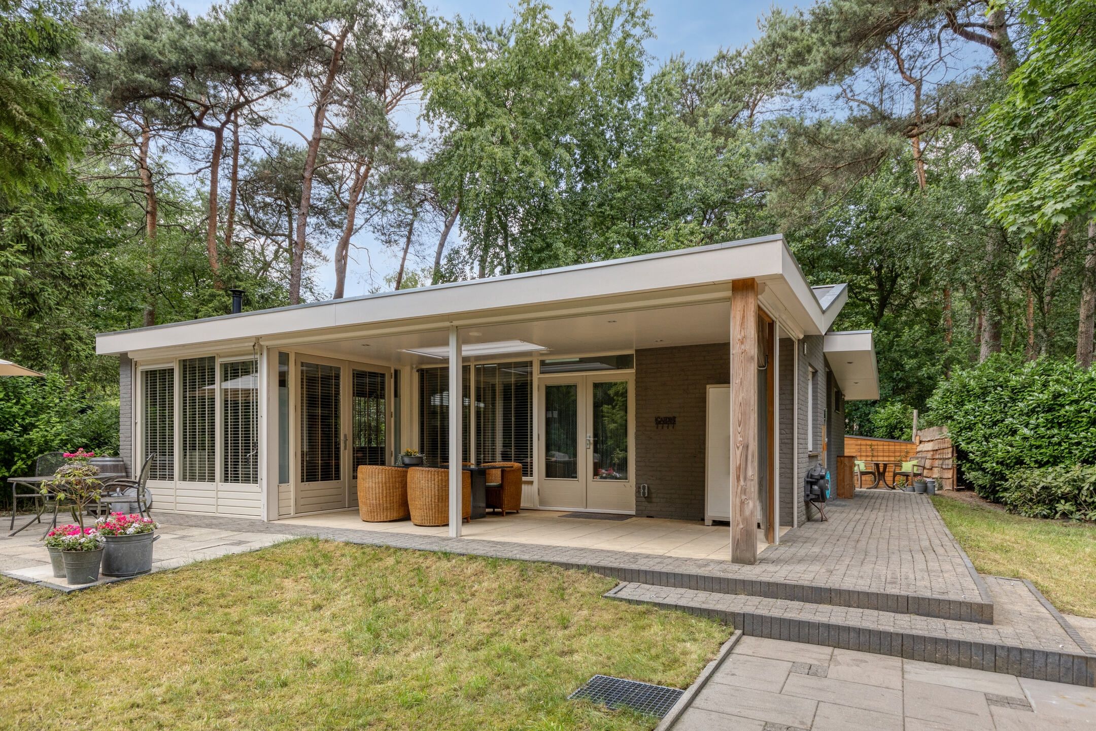 2-bedroom freehold villa in Baarle-Nassau — photo 1 of 5