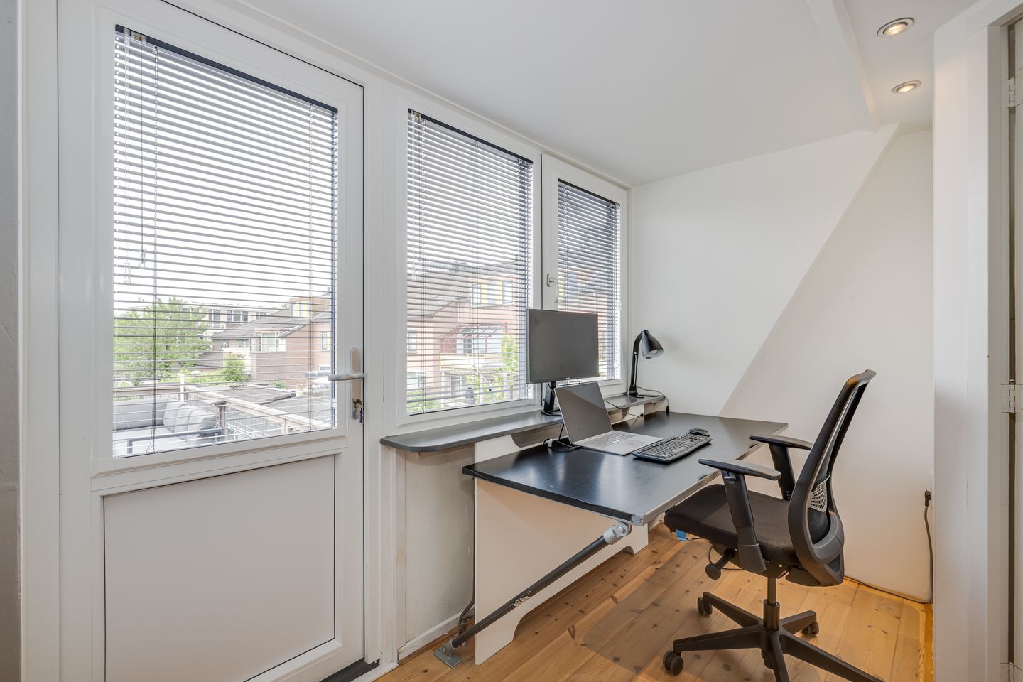 Photo 19 of Waardstraat 6