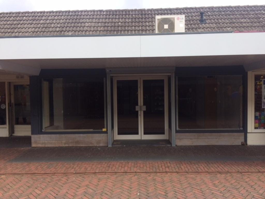 Bekijk foto 2 van Middenbaan 82-a
