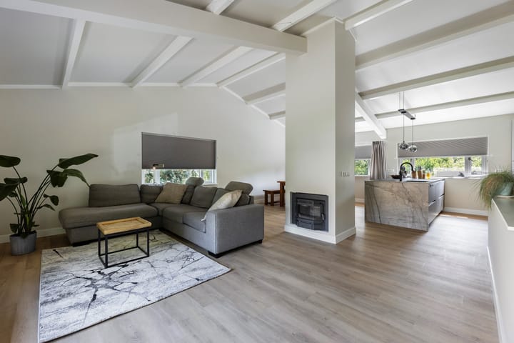 Photo 2 of Bezoenstraat 8