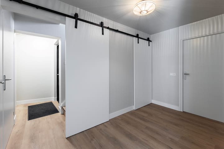 Photo 5 of Bezoenstraat 8