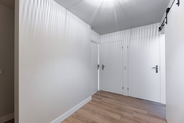 Photo 6 of Bezoenstraat 8