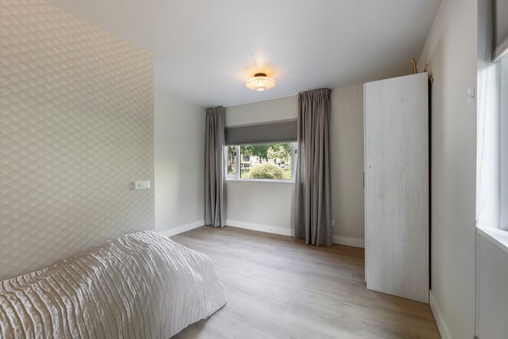 Photo 9 of Bezoenstraat 8