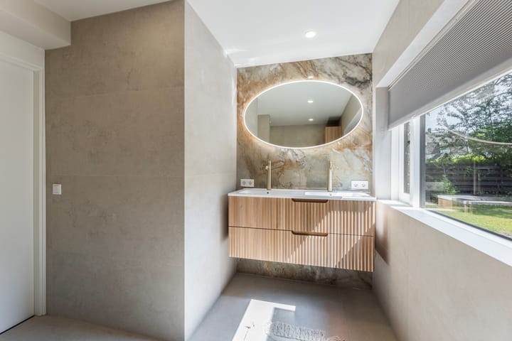 Photo 13 of Bezoenstraat 8