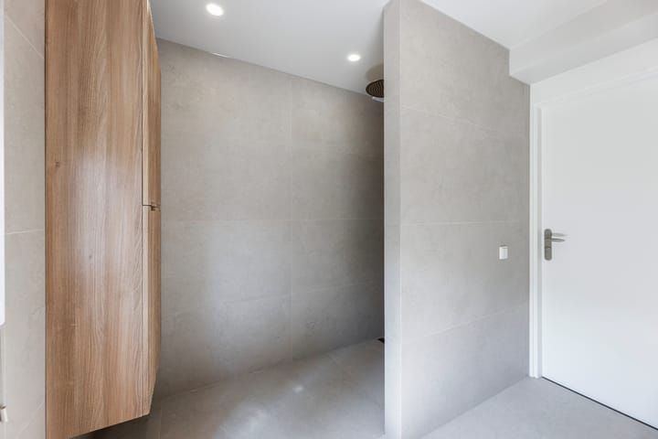 Photo 14 of Bezoenstraat 8