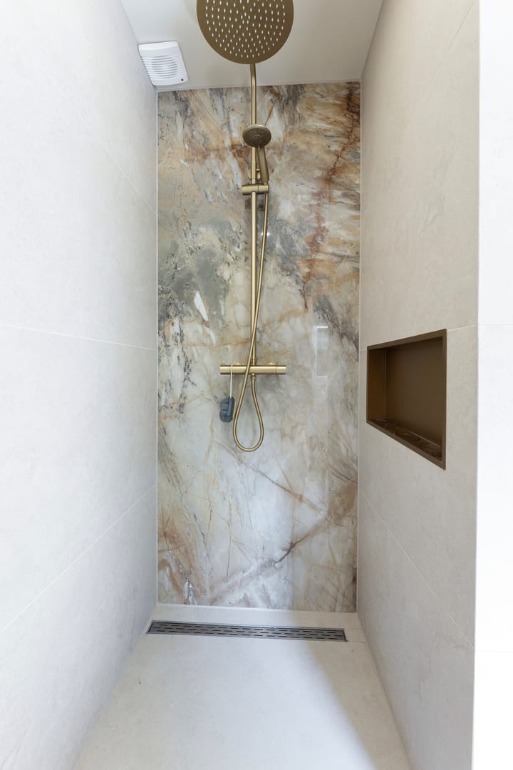 Photo 15 of Bezoenstraat 8