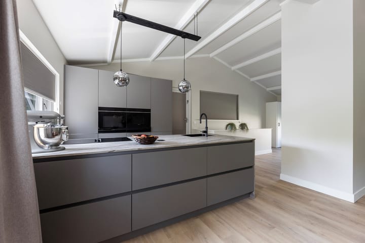 Photo 17 of Bezoenstraat 8