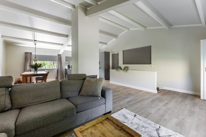 Photo 19 of Bezoenstraat 8