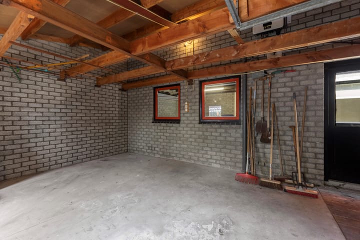 Photo 23 of Bezoenstraat 8