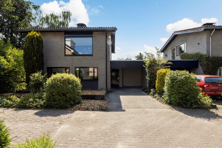 Photo 24 of Bezoenstraat 8