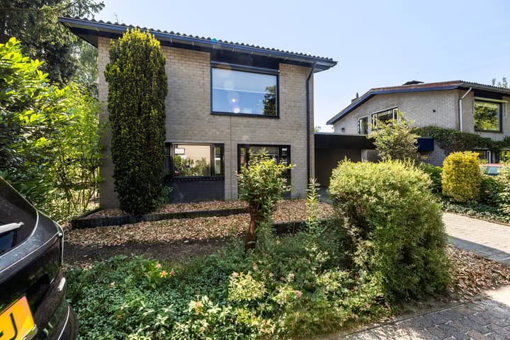 Photo 25 of Bezoenstraat 8