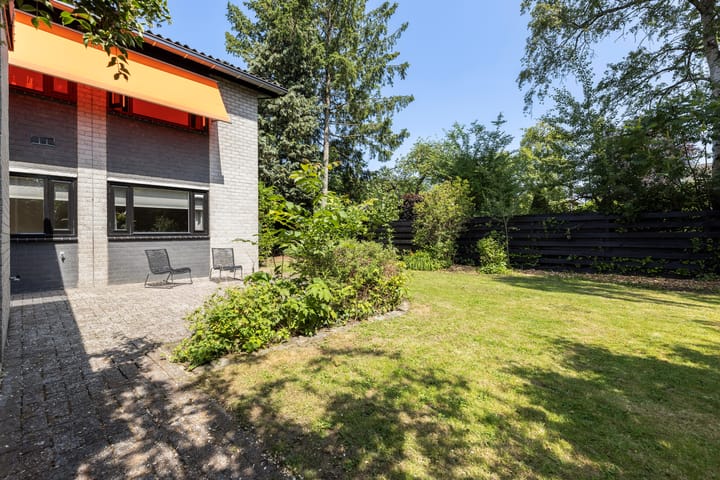 Photo 26 of Bezoenstraat 8