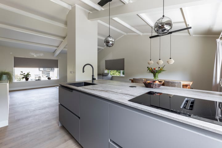 Photo 18 of Bezoenstraat 8