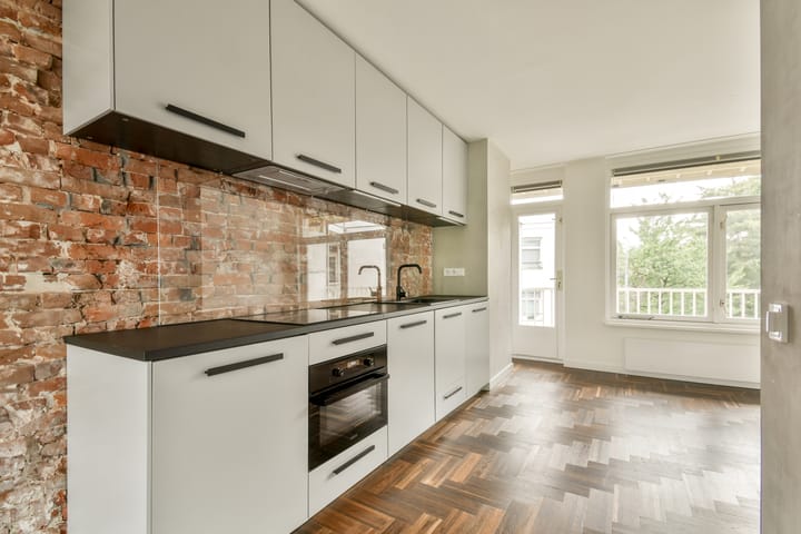 Foto 2 van Van Limburg Stirumplein 22-3