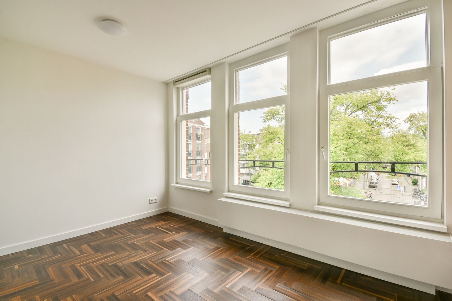 Foto 4 van Van Limburg Stirumplein 22-3