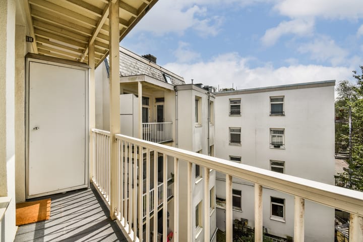 Foto 8 van Van Limburg Stirumplein 22-3