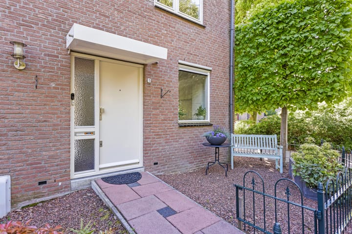 Photo 8 of Voorplecht 1