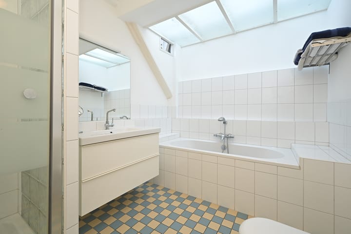 Photo 33 of Surinamestraat 58