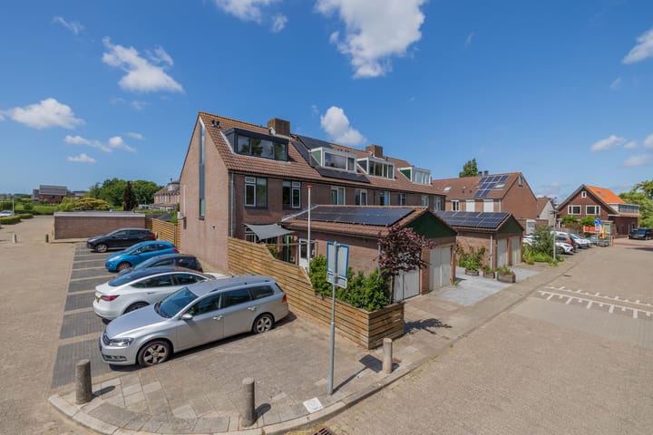 Photo 56 of Stationsweg 51