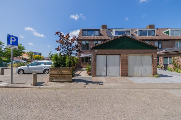 Photo 57 of Stationsweg 51