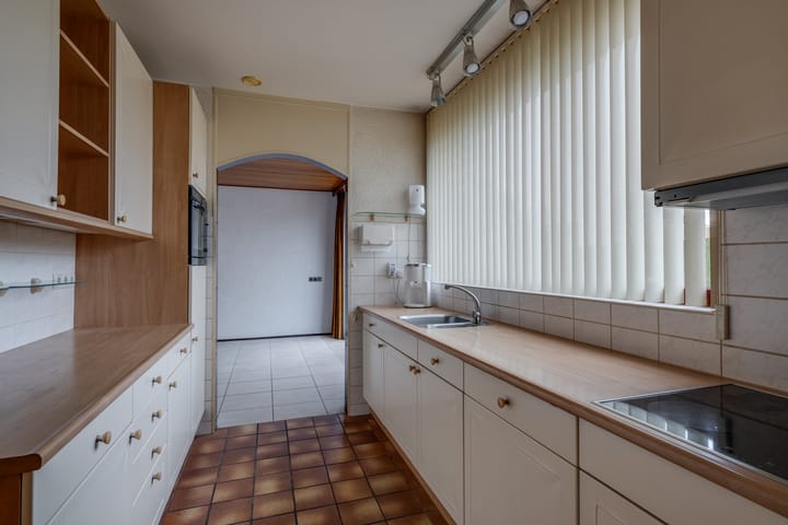 Foto 9 van Van Tuyll van Serooskerkenweg 36