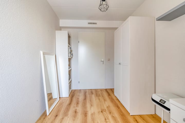 Photo 31 of Anna van Bossetuin 14