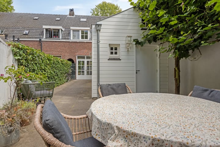 Foto 30 van Burg. Canterslaan 99