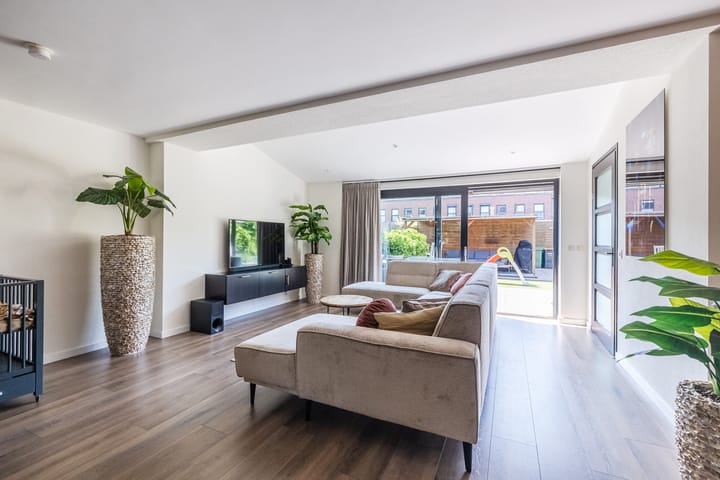 Foto 2 van Pauwoog 48