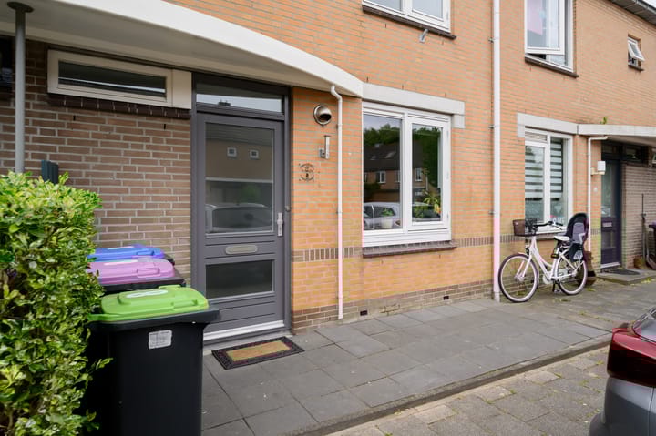 Foto 8 van Lau Mazirelstraat 8