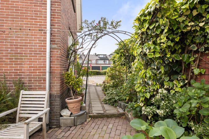 Foto 38 van Burg. Schalijstraat 25