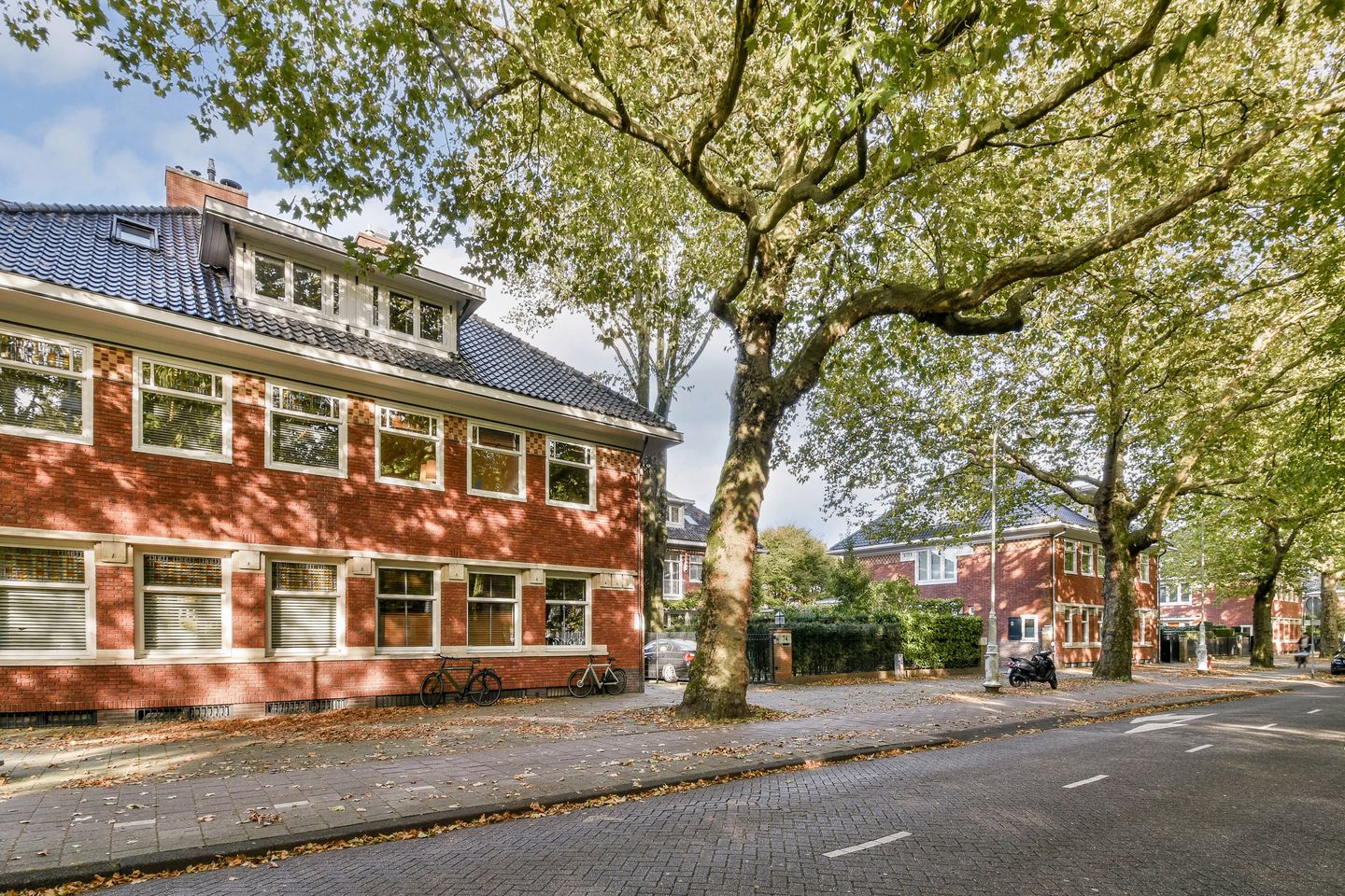 Bekijk foto 2 van Apollolaan 76