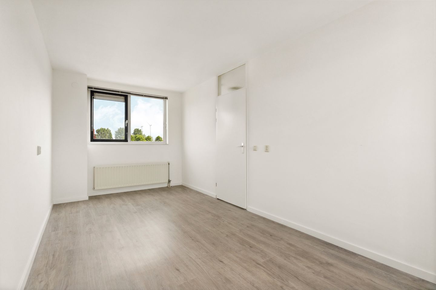 Photo 4 of Mahoniestraat 1