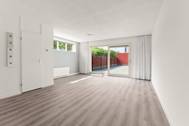 Photo 11 of Mahoniestraat 1